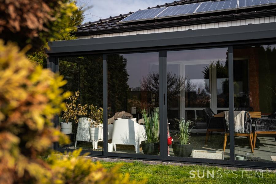 stavebnik-sunsystem-hlinikova-zimni-zahrada-alpergola-terrasse.jpg stavebnik-sunsystem-hlinikova-zimni-zahrada-alpergola-terrasse.jpg