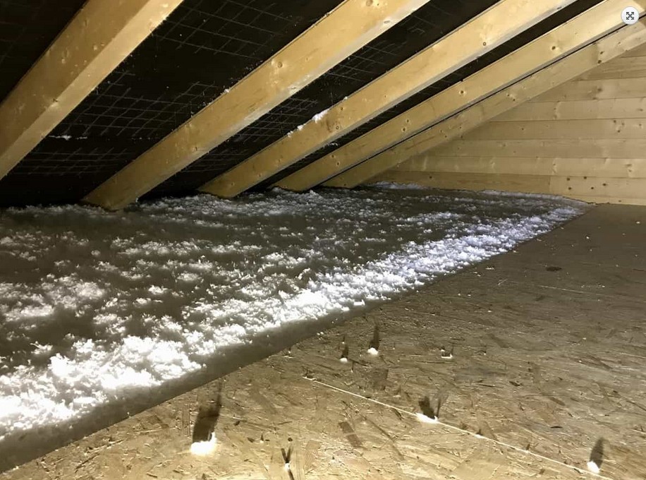 Zateplenie rovnej plochy stropu fúkanou izoláciou