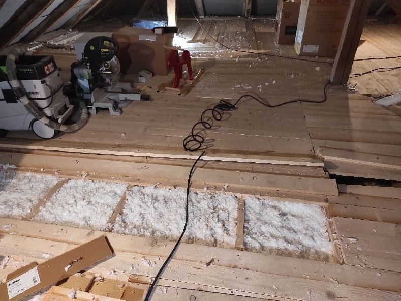 Zateplenie trámového stropu fúkanou izoláciou Báhoň