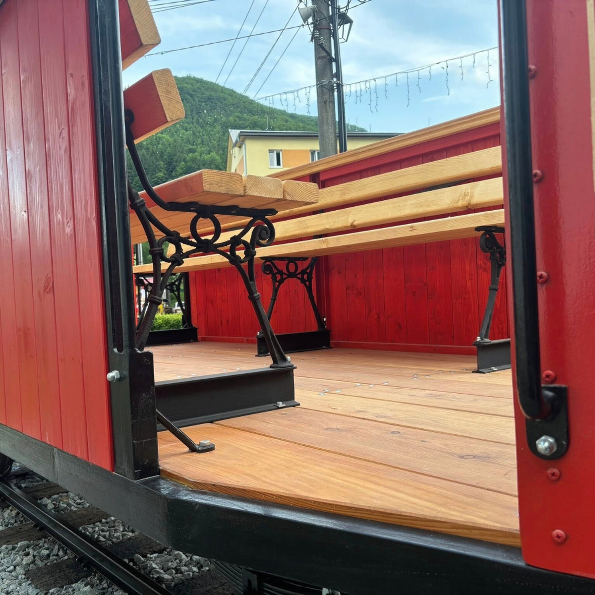 Montáž drevených terasových dosiek na podlahu 