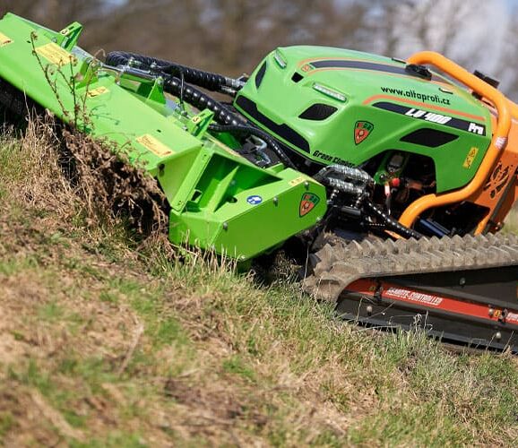 svahová kosačka na diaľkové ovládanie